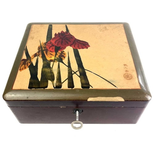 1026 - Two matching Japanese lacquer boxes, early 20th century. Each signed, largest height 7.5cm, width 20... 