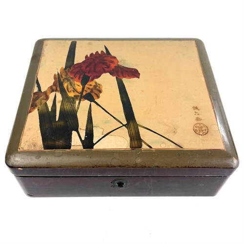 1026 - Two matching Japanese lacquer boxes, early 20th century. Each signed, largest height 7.5cm, width 20... 