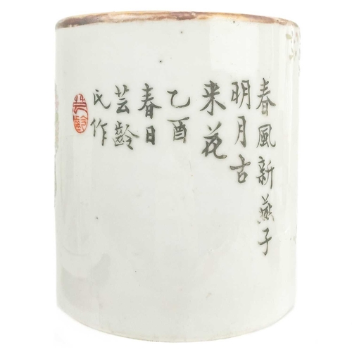 1047 - A Chinese famille rose porcelain brush pot, late 19th century. Of cylindrical form and decorated wit... 