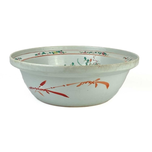 1053 - A Chinese Canton porcelain wash bowl, late 19th/early 20th century. The interior with famile rose fl... 