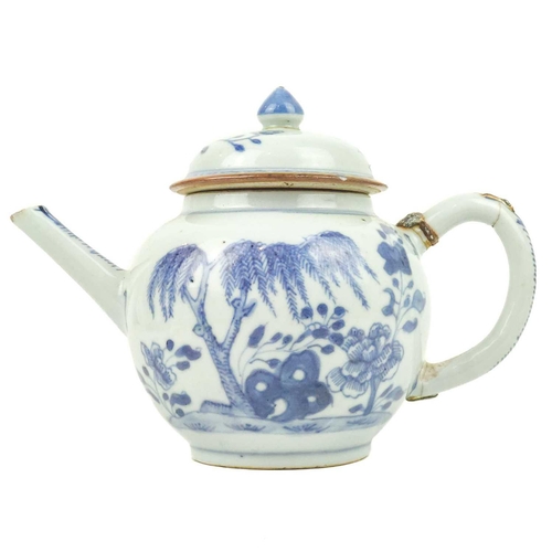 1104 - A Chinese export blue and white porcelain teapot, 18th century. Height 13.5cm, length 19cm, depth 10... 