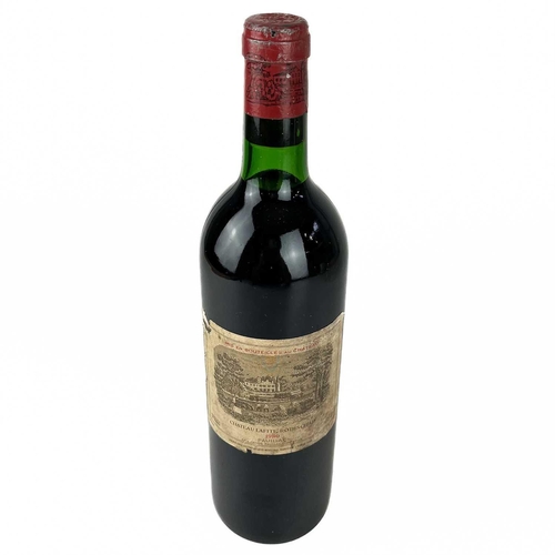 263 - A bottle of Chateau Lafite Rothschild Pauillac 1980. .