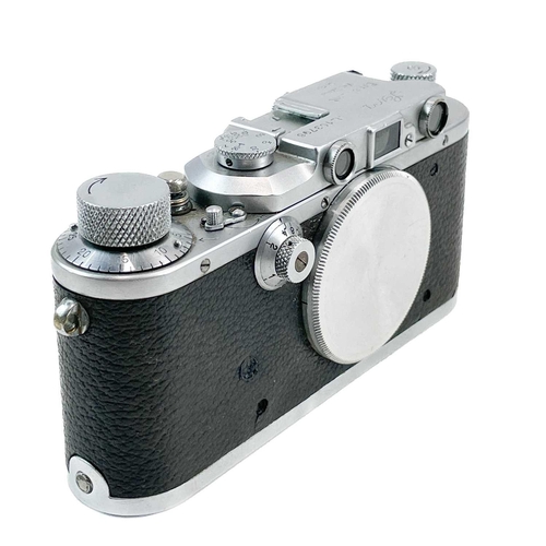 277 - A Leica IIIa Rangefinder 1935 camera body in chrome. No. 163796, together with a Leitz Nooky close u... 