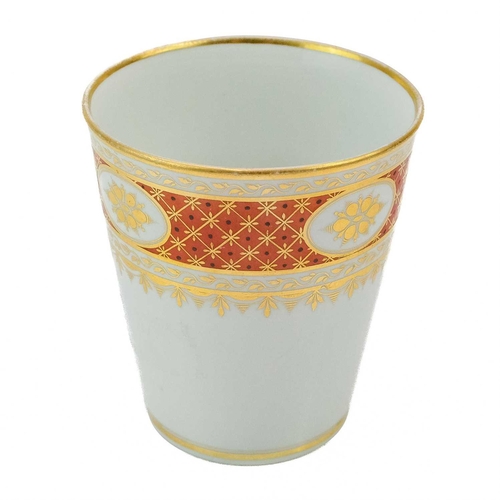 521 - A Flight & Barr Worcester beaker. Circa 1800, with a gilt trellis design on the burnt orange band wi... 