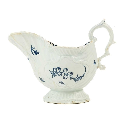 573 - A Worcester blue and white porcelain sparrow beak jug. Circa 1775, printed the fence pattern, height... 