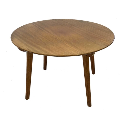 653 - A mid century teak circular dining table. Raised on four pegged splay legs, height 73.5cm, diameter ... 