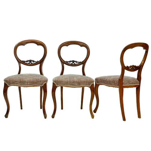 671 - A set of six Victorian rosewood balloon back dining chairs. Raised on cabriole front legs, height 83... 