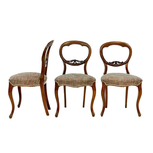 671 - A set of six Victorian rosewood balloon back dining chairs. Raised on cabriole front legs, height 83... 