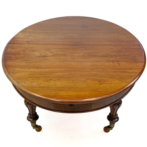 694 - A good early Victorian mahogany oval extending dining table. Fitted with three extra leaves and rais... 