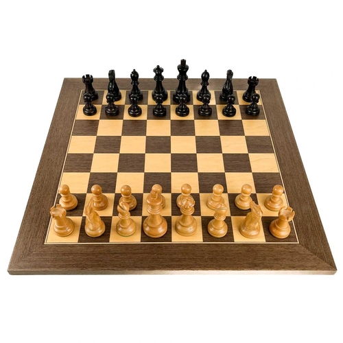 97 - A Jaques Staunton turned box and ebony weighted chess set. Modern, the king's height 9.5cm, containe... 