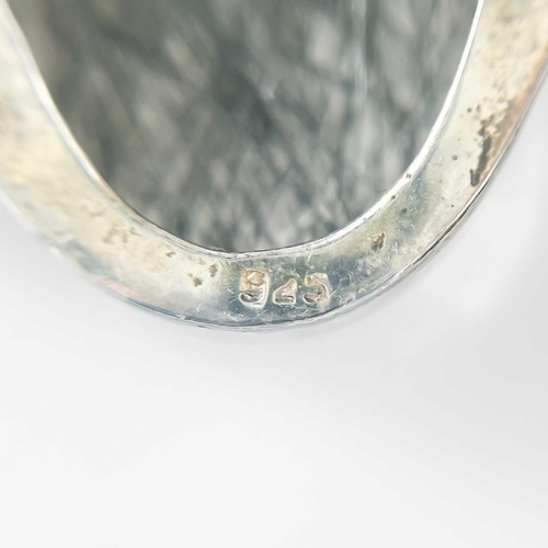 407 - A sterling silver semi precious gem set necklace. Set with tourmalated quartz, moon stone, pearl, bl... 