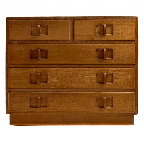 25 - Gordon Russell (1892-1980) An oak Ilmington pattern chest of drawers with two short and three long, ... 