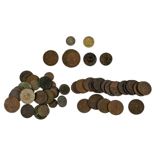 146 - 18th century tokens and misc. coins Lot comprises 22 half-penny tokens ranging from F to almost EF. ... 