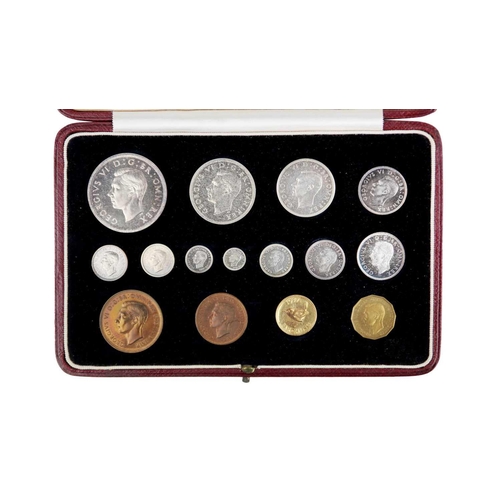 199O - Royal Mint 1937 cased proof coin set including Maundy A bright proof 1937 Royal Mint complete set fr... 