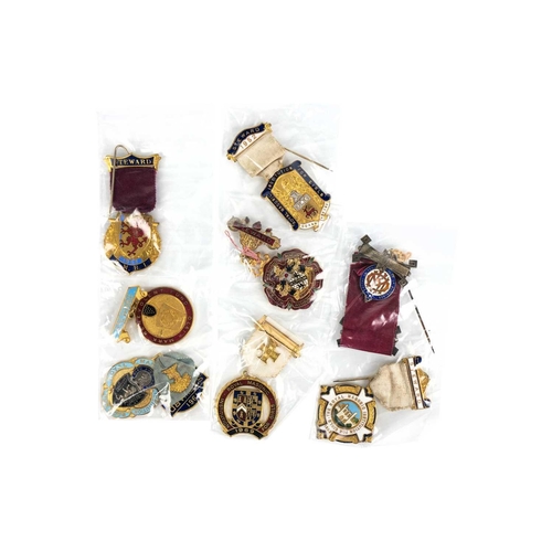 200 - Badges, Medallions, Medals including Masonic and Coronation A quantity of badges, medals etc includi... 