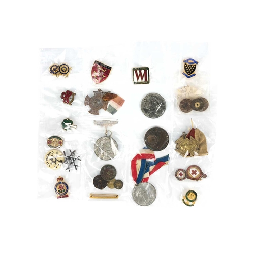 200 - Badges, Medallions, Medals including Masonic and Coronation A quantity of badges, medals etc includi... 