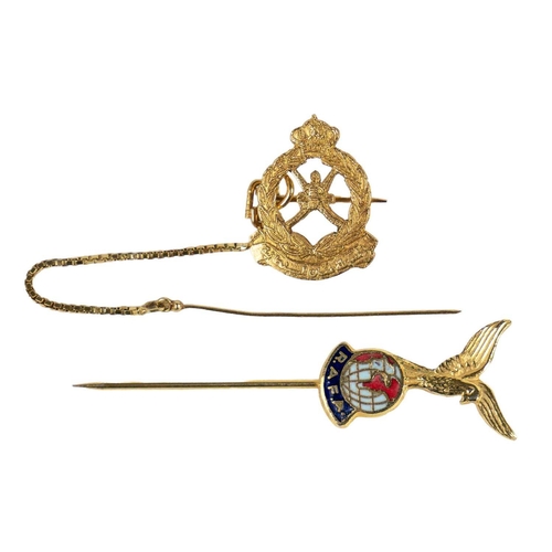 211 - Sultanate of Oman / RAFA interest Comprising a gold coloured pin broach with chain depicting the Sul... 