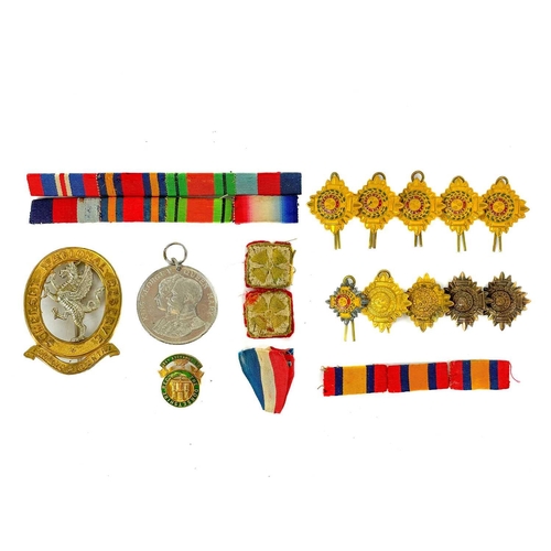 258 - Military: Somerset National Reserve Badge plus sundry military items An unusual Somerset National Re... 