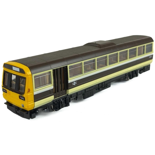 535 - Hornby 142 Twin rail-buses - Skipper & Regional railways (4 vehicles) Comprising: 1: R 326 Chocolate... 