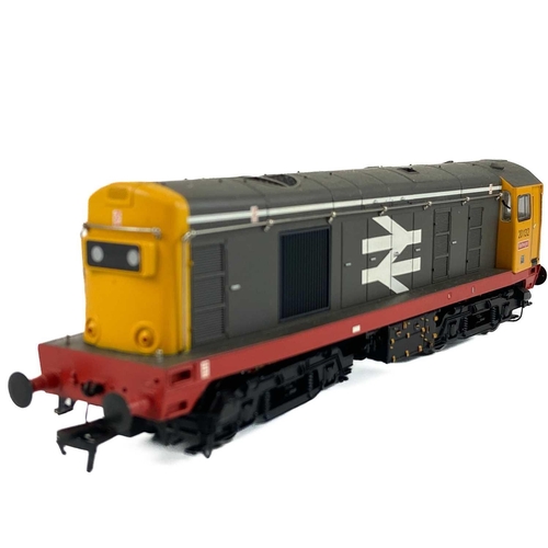 582 - BR class 20 Bachmann boxed Railfreight livered 