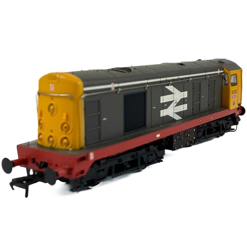 582 - BR class 20 Bachmann boxed Railfreight livered 