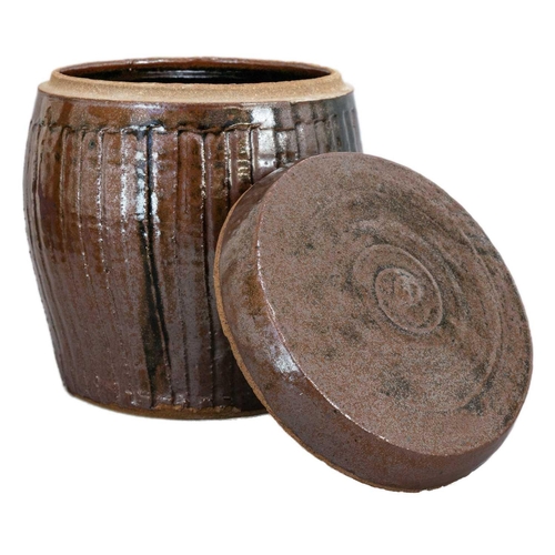 127 - Bernard LEACH (1887-1979) Bread crock or large lidded jar circa 1960, including lid, stoneware iron ... 