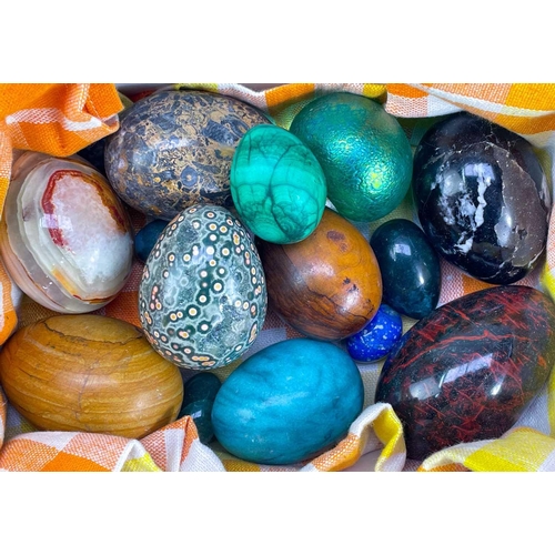 154 - A large collection of minerals. Some sorted, mostly loose, rough minerals. Including several polishe... 