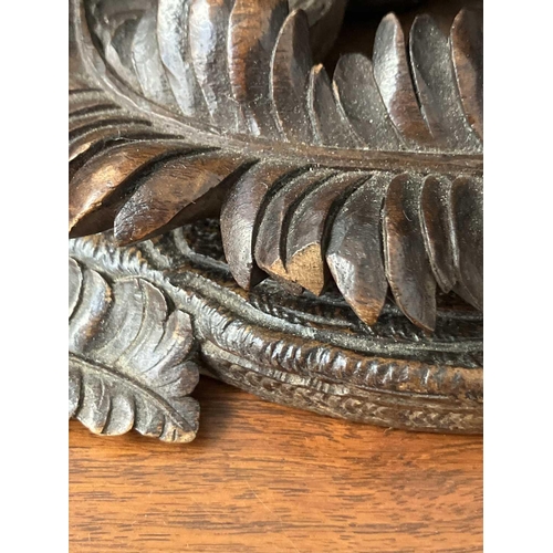 174 - A late 19th century Black Forest book slide. The pierced carved ends decorated with fern leaves and ... 