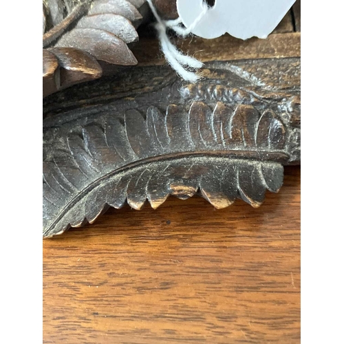 174 - A late 19th century Black Forest book slide. The pierced carved ends decorated with fern leaves and ... 