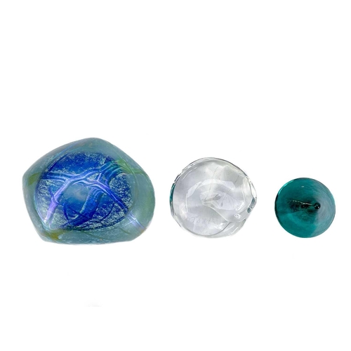 22 - A collection of decorative glassware to include a Tiffany & Co paperweight. In the form of a sleepin... 