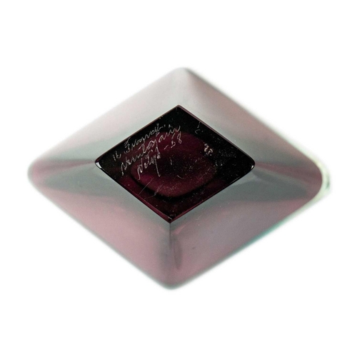 25 - Kaj Franck (1911-1989) Nuutajarvi Notsjo Prisma small glass vase. Amethyst colour, signed and dated ... 