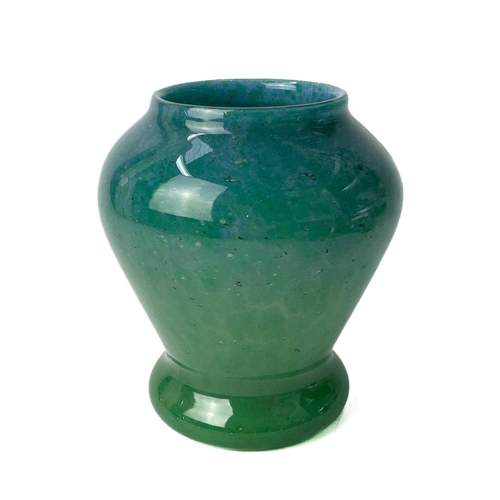 27 - Lesley Clarke studio glass squat vase. Signed to base, height 8.5cm together with four other studio ... 