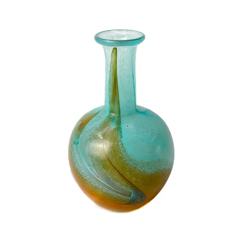27 - Lesley Clarke studio glass squat vase. Signed to base, height 8.5cm together with four other studio ... 
