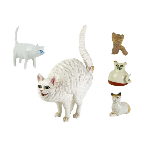 490 - A large white Casa Pupo cat figurine. Damaged. Height 56cm. Together with four other smaller feline ... 