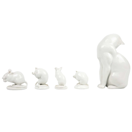 495 - A Vienna white porcelain model of a cat. Height 15cm, together with four Vienna porcelain mice (5). ... 