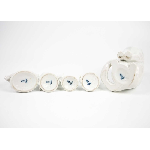 495 - A Vienna white porcelain model of a cat. Height 15cm, together with four Vienna porcelain mice (5). ... 