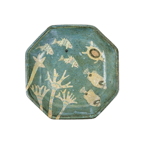 503 - Jill FANSHAWE KATO (1943) An octagonal dish, Incised stamp to the base, 18.5cm diameter. No conditio... 