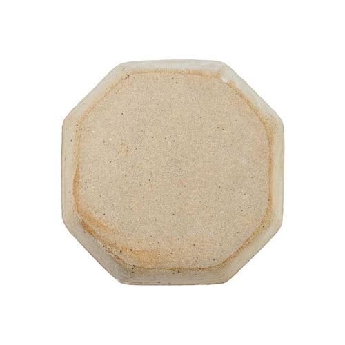 503 - Jill FANSHAWE KATO (1943) An octagonal dish, Incised stamp to the base, 18.5cm diameter. No conditio... 