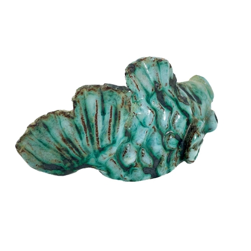 509 - Clive BROOKER (1934-2005). A studio pottery fish, signed to the base. Height 5cm, length 10cm.