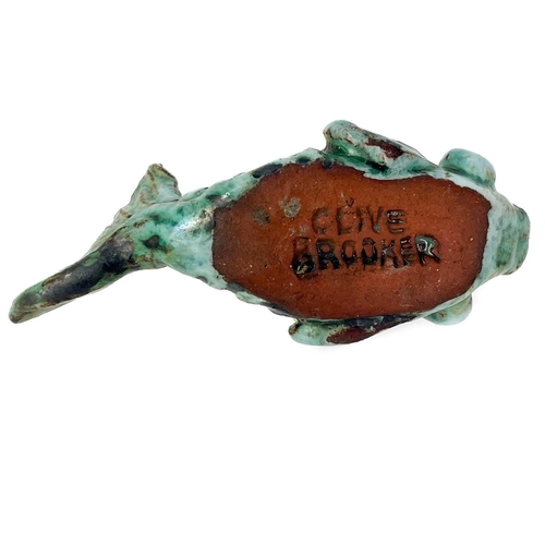 509 - Clive BROOKER (1934-2005). A studio pottery fish, signed to the base. Height 5cm, length 10cm.