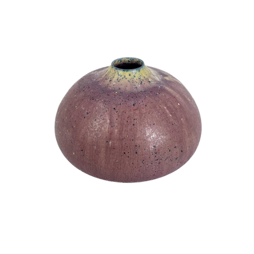 510 - Delan COOKSON (1937) A ceramic squat vase with incised mark. Height 9.5cm. Together with other studi... 