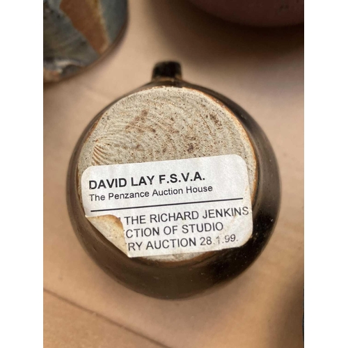 510 - Delan COOKSON (1937) A ceramic squat vase with incised mark. Height 9.5cm. Together with other studi... 