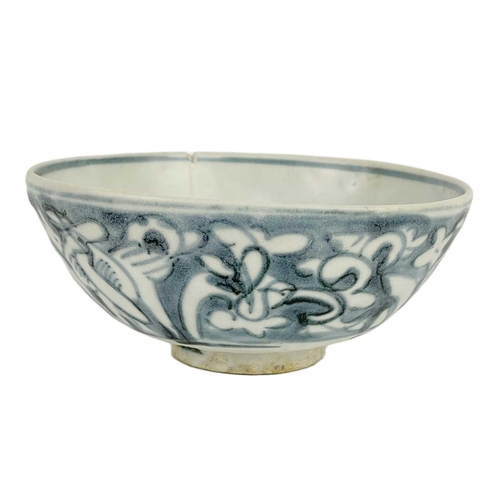 120 - A Chinese provincial blue and white bowl. Height 6cm, diameter 14cm, two Chinese blue and white drag... 