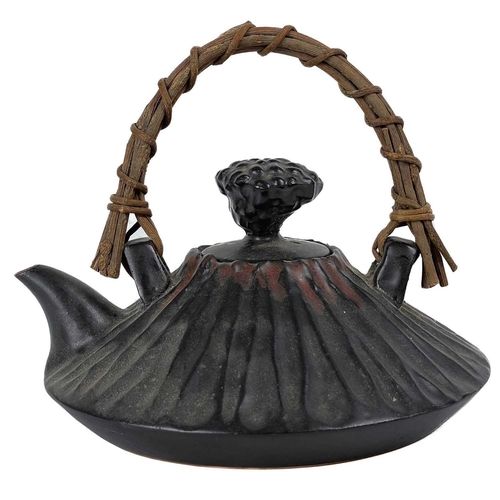 190 - A Japanese pottery teapot, signed, 20th century. Height 10cm, width 18.5cm, depth 17.5cm.