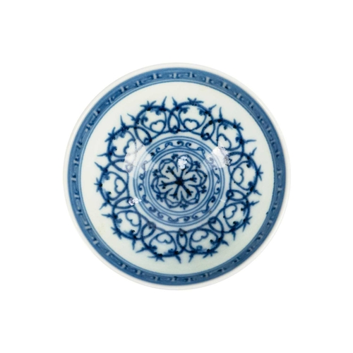 199 - A Chinese blue and white porcelain bowl, 20th century. Height 5.5cm, diameter 9cm.