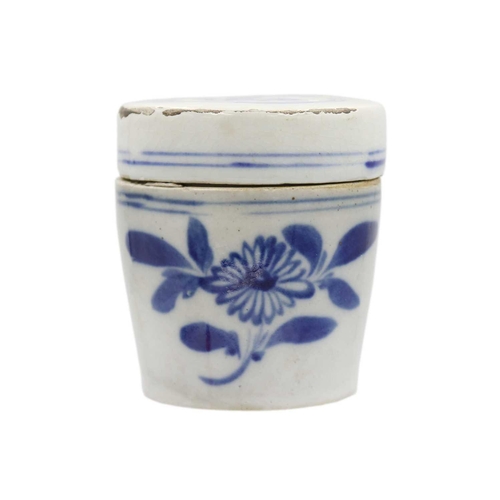 227 - A set of three Chinese blue and white jars and covers, 19th century. Impressed character marks to ba... 