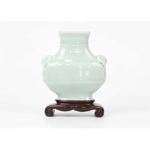 247 - A Chinese famille verte crackle glaze ginger jar, circa 1900. Height 17cm, diameter 15.5cm, a Chines... 