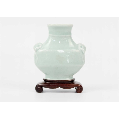 247 - A Chinese famille verte crackle glaze ginger jar, circa 1900. Height 17cm, diameter 15.5cm, a Chines... 