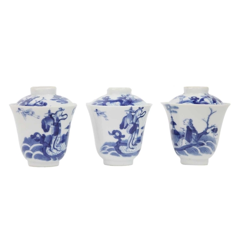 25 - A set of Chinese blue and white porcelain cups, covers and stands, 18th century. Late Kangxi period,... 