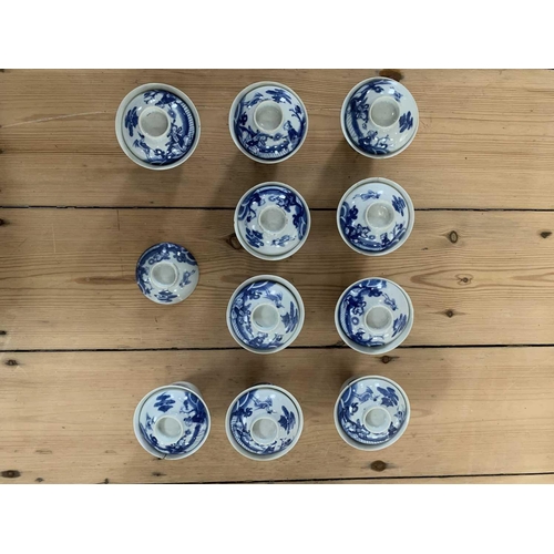 25 - A set of Chinese blue and white porcelain cups, covers and stands, 18th century. Late Kangxi period,... 